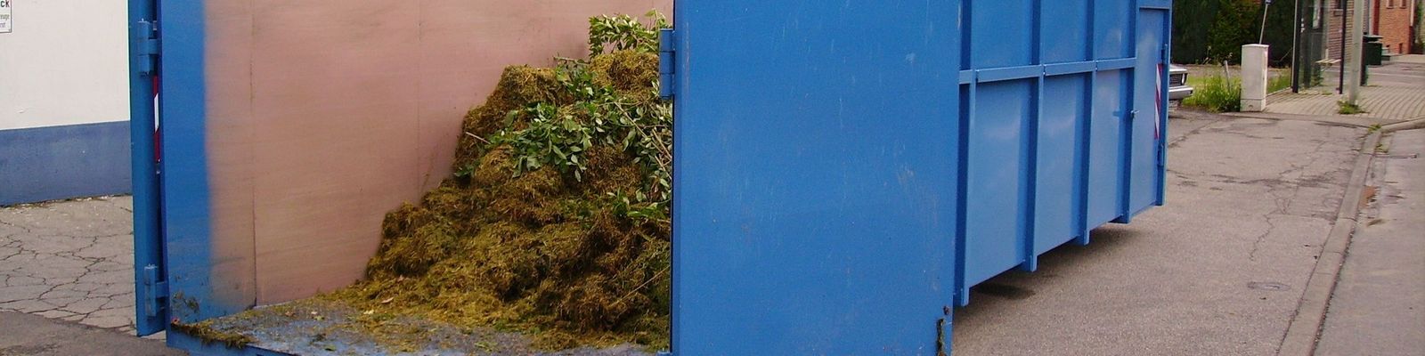 Befüllter Grünschnittcontainer der RegioEntsorgung Befüllter Grünschnittcontainer der RegioEntsorgung
